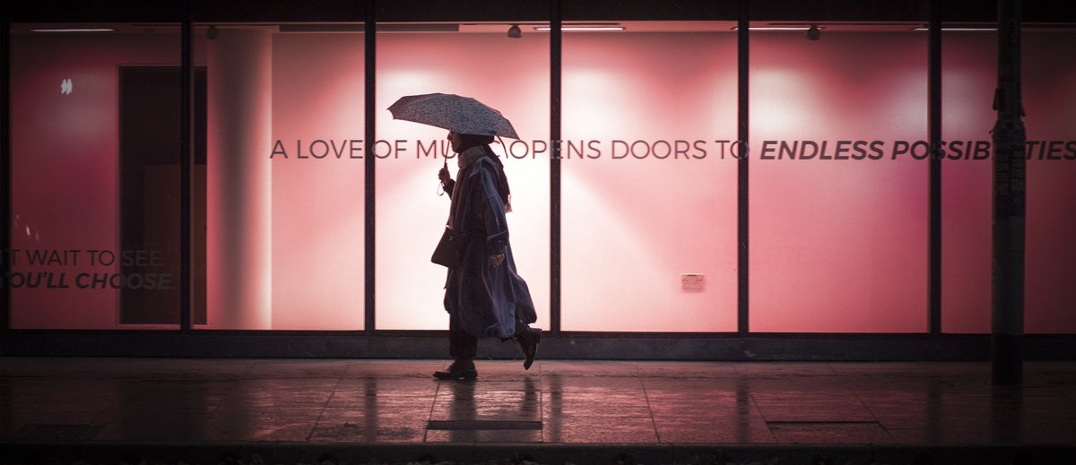 Manchester

#umbrella #backlit #silhouette #light #streetphotography #reflection #royalnortherncollegeofmusic #mood