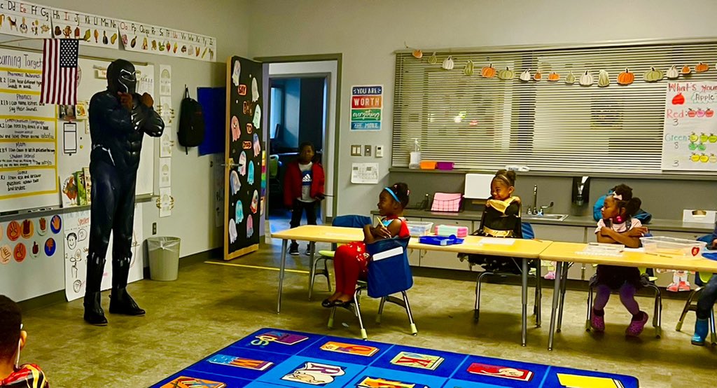 The Black Panther visited students at @nlrsd Boone Park Elementary today! He encouraged students to always try their best and have good behavior like superheroes do. <a href="/Marvel/">Marvel Entertainment</a>  <a href="/BLACKPANTHEROF2/">BLACKPANTHEROFFICIAL</a> <a href="/TraciTransforms/">Traci</a> #educhat #educhampions #eduheroes
