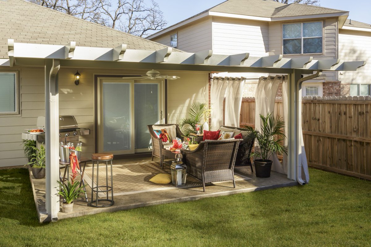 Simonton offers replacement patio doors designed to elevate your home's design. With seven decades of experience as an industry leader, you can count on our replacement patio doors for reliable performance. Check out the options here:  bit.ly/3sGR0oC