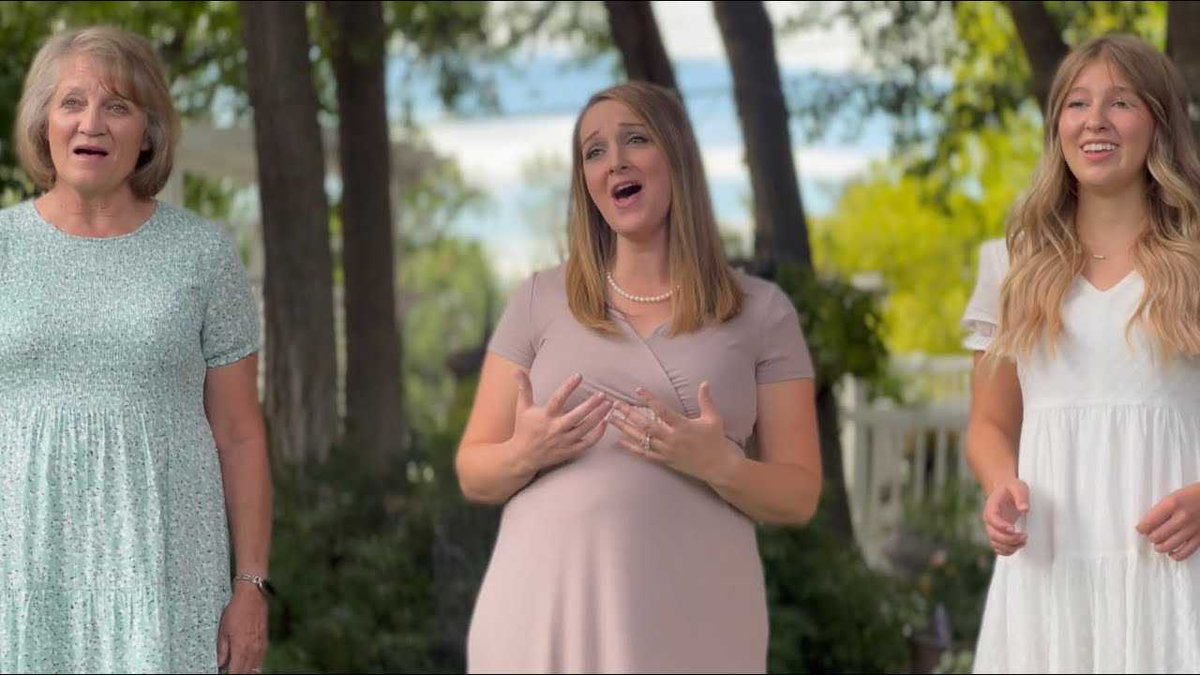 LDSMusicians1's tweet photo. Julie Turnbow has released a music video of her new original song, "He Comes to Me." https://t.co/8vAEDws70f #JulieTurnbow #HeComestoMe https://t.co/8dDS5hrGj0