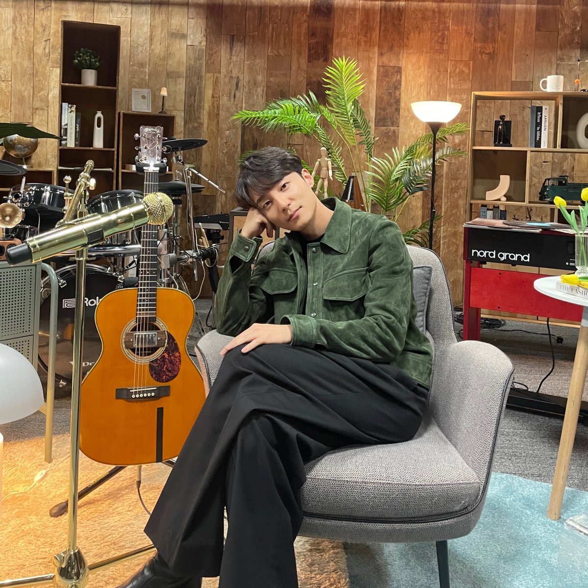 official_roykim's tweet photo. [📸PHOTO]

22.10.25 #네이버NOW <‘그리고, 로이킴’>
Behind STAFF PHOTO📸

인프제 아니고 엔프제 로이킴🤭
타이틀곡 '괜찮을거야' 를 비롯하여
꽉꽉 채운 스페셜 컴백쇼🍂🎶

#로이킴 #ROYKIM
#그리고 #괜찮을거야 https://t.co/dKCWv0m8Bb