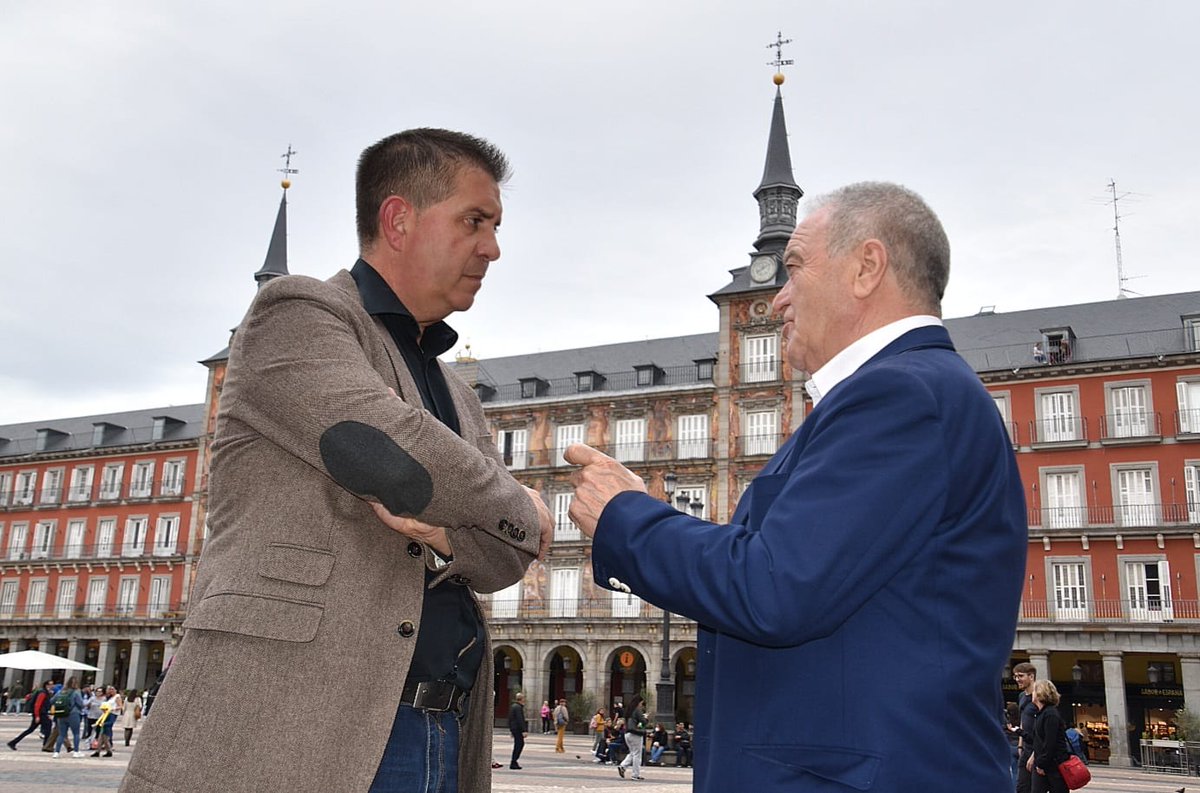 PSOEAlbacete's tweet photo. Cabañero celebra que Albacete acoja el IV Congreso Nacional Sobre Despoblación

 🗣“Ante la despoblación los gobiernos socialistas nos enfrentamos con valores y políticas transversales como el feminismo y la protección férrea de los servicios públicos”

https://t.co/6zzDHo6mFi https://t.co/LUjsfn4XIz