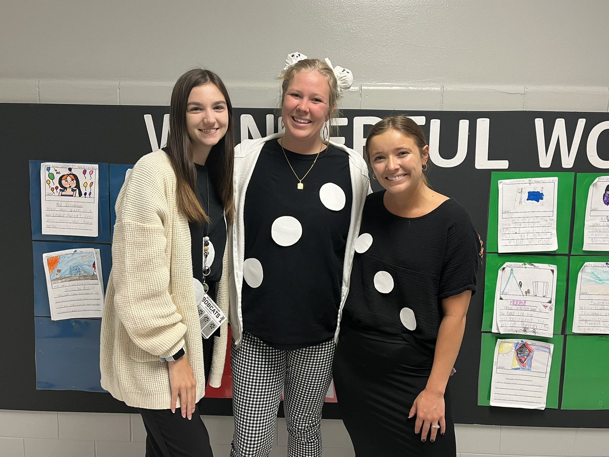 MsCrabtreesCrew's tweet photo. Domino day🖤🤍 #THBentonproud #isdstrong https://t.co/zlEiDkCRxB