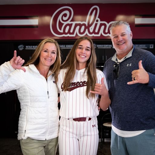 ShaeAnderson24's tweet photo. So thankful to announce that I have decided to further my academic and athletic career at the University of South Carolina! Thank you to God, my family, my coaches, and my teammates for your support! Grateful to @scsbcoach_bev @Coach_JBloomer @KatieRepole @KevinMaguireSB #SpursUp https://t.co/qzelJSwmwn