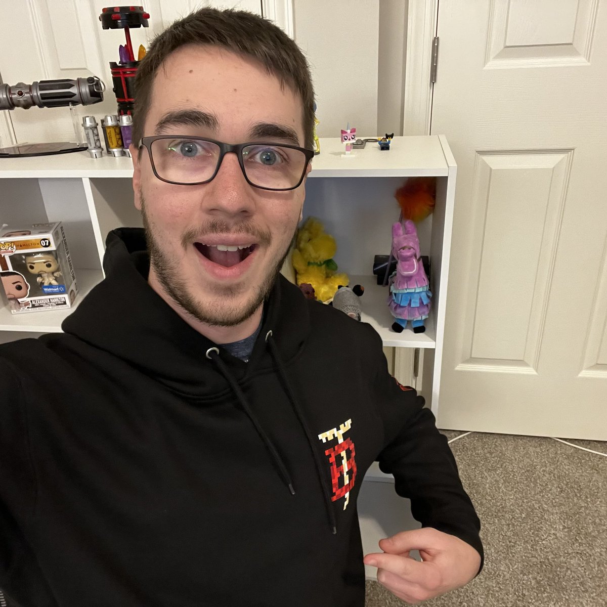 braekpo1nt's tweet photo. My https://t.co/YRFZC89pzU merch came in! A percentage of the proceeds go to @CureSarcoma! I miss Technoblade so much
#technobladeneverdies #technomerch https://t.co/URWPo2Su1H