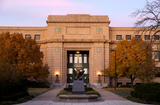 KUStuAffairs's tweet photo. Everyday we ๐fall๐ more in love with Strong Hall!
#wemakelearningpossible #studentaffairs #stronghall https://t.co/qQRsPAuVFr