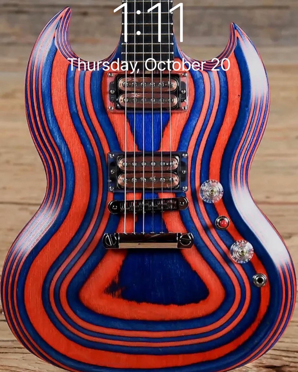 simplejamsYT's tweet photo. #zootsuit #sg in this color arrangement looks like the first #kingcrimson album!
#111club #1111club #gibson #gibsonsg #gibsonguitars #red #blue #crimson #guitar #inthecourtofthecrimsonking #lp #lpcover #guitarsofinstagram #redandblue https://t.co/vvhDIY35ae