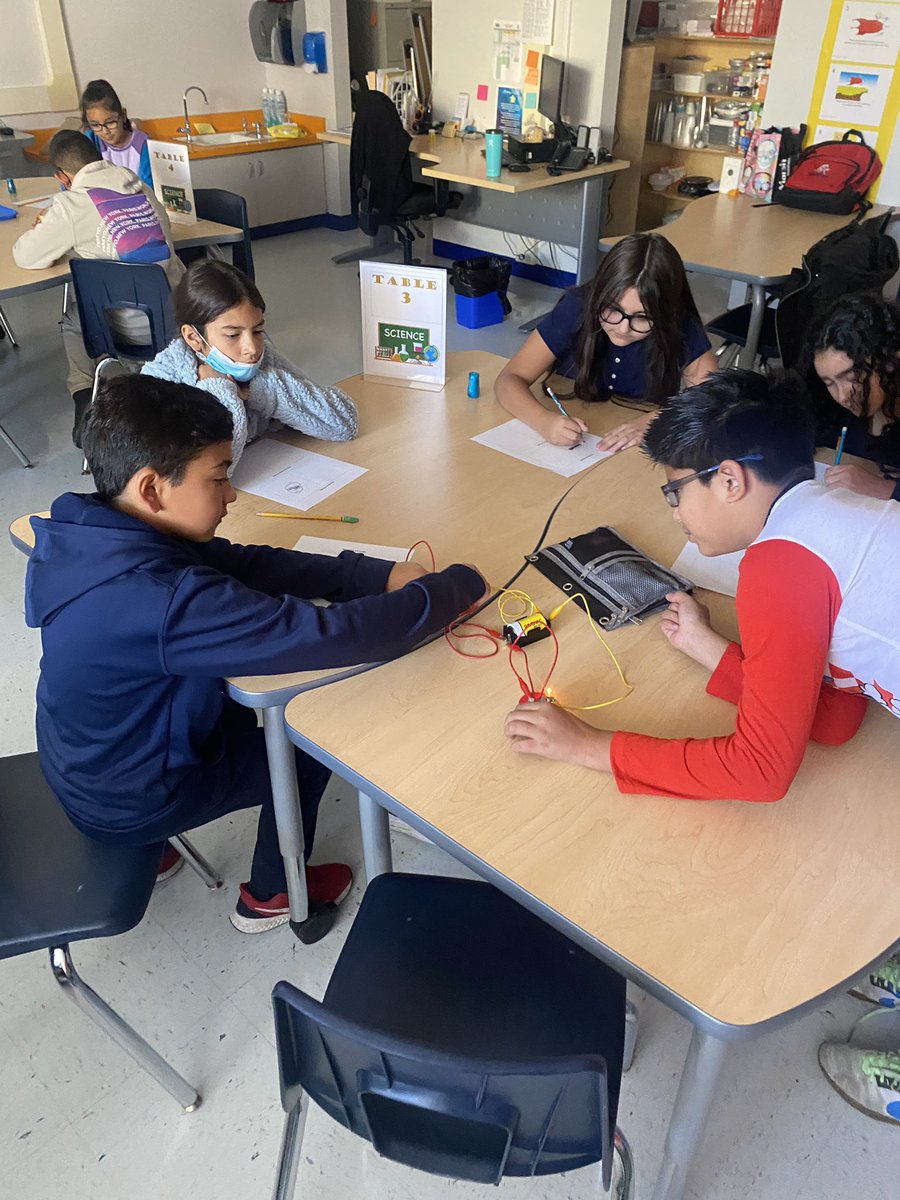 BarbaraBalderra's tweet photo. 5th grade science lab working with circuits. “Electricity is really just organized lightning.”
George Carlin https://t.co/IyqcZvfSoY