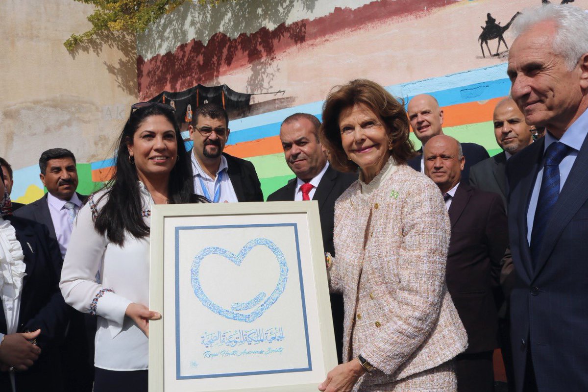 RHASJordan's tweet photo. تشرفنا اليوم بزيارة جلالة الملكة سيلفيا/ملكة السويد ورئيسة مينتور العالمية ومعالي وزير التربية والتعليم الأستاذ الدكتور وجيه عويس لمدرسة خلدا الثانوية للبنات/ أحد المدارس المشاركة في مبادرة تحصين للوقاية من المخدرات والحائزة على اعتماد المدارس الصحية. https://t.co/S3P3nGOQb3