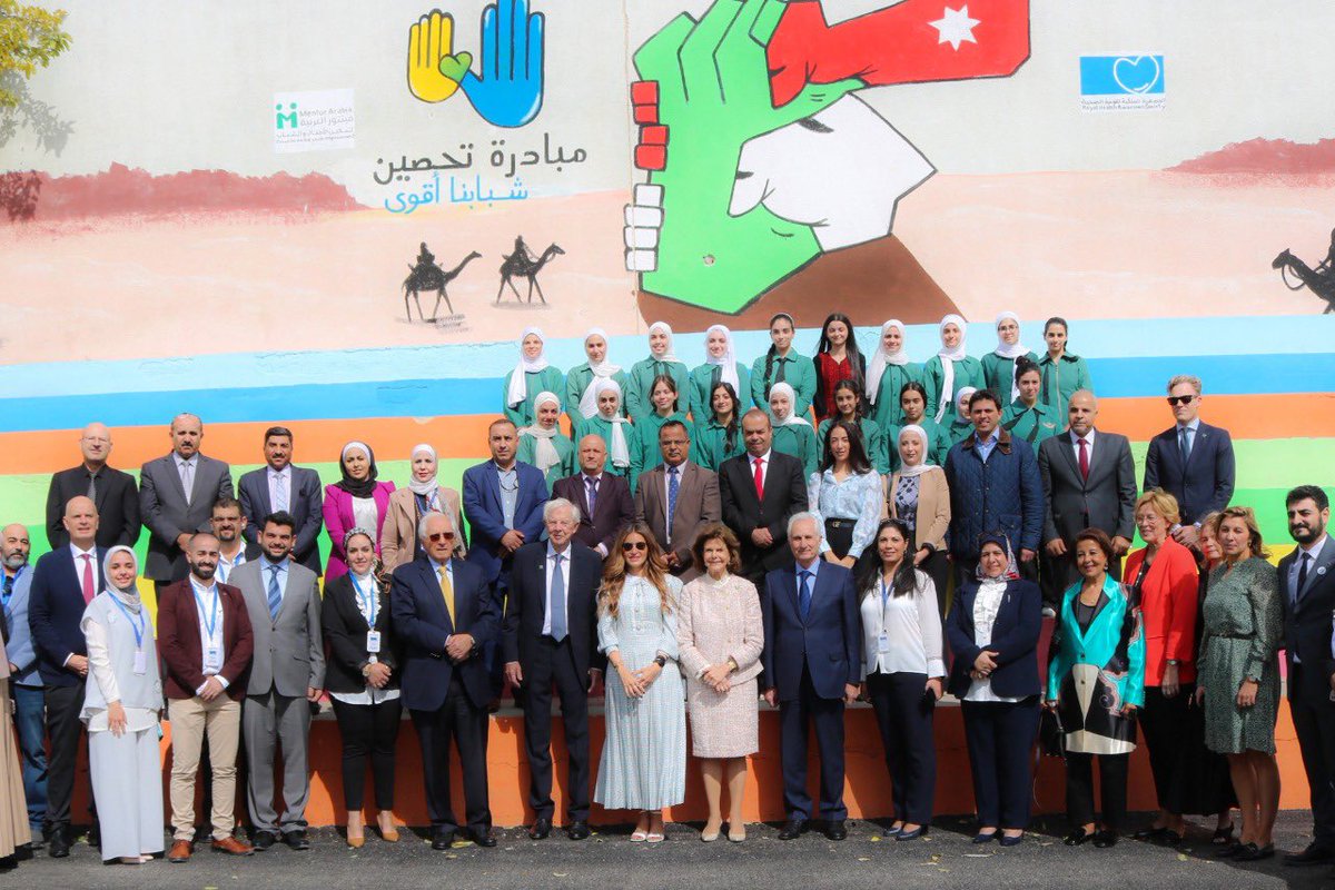 RHASJordan's tweet photo. تشرفنا اليوم بزيارة جلالة الملكة سيلفيا/ملكة السويد ورئيسة مينتور العالمية ومعالي وزير التربية والتعليم الأستاذ الدكتور وجيه عويس لمدرسة خلدا الثانوية للبنات/ أحد المدارس المشاركة في مبادرة تحصين للوقاية من المخدرات والحائزة على اعتماد المدارس الصحية. https://t.co/S3P3nGOQb3