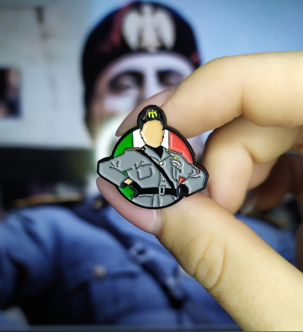 mannerbund__'s tweet photo. Interesantes pins. Hay tres demasiados obvios . ¿Pero y el cuarto, lo sacaríais de quién se trata? https://t.co/NhceteSOln
