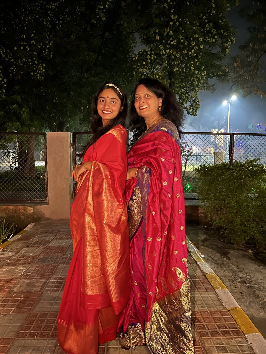 Pragyabh__'s tweet photo. Because saree never fails! Lights and love all around. ✨#happydiwali #Diwali #Diwali2022 #DiwaliCelebration https://t.co/FcqUuuwV9M