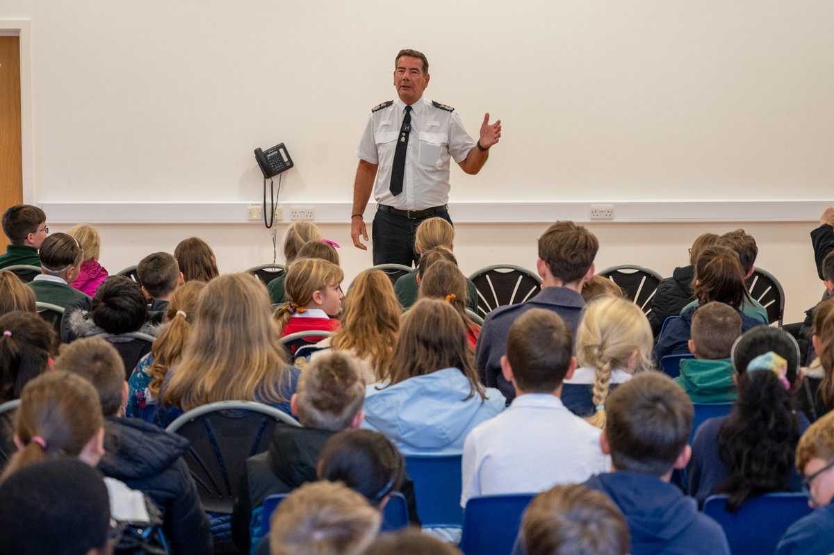 Last week @NorthantsChief, along with officers and PCSOs, helped approx 450 children in Year 6 learn about becoming better citizens - in partnership with our colleagues from <a href="/WestNorthants/">West Northamptonshire Council</a> CSP, <a href="/northantsfire/">Northamptonshire Fire & Rescue</a>, and PFCC <a href="/Stephen_Mold/">Stephen Mold</a> 
More here: ow.ly/XhHl50Lknn9