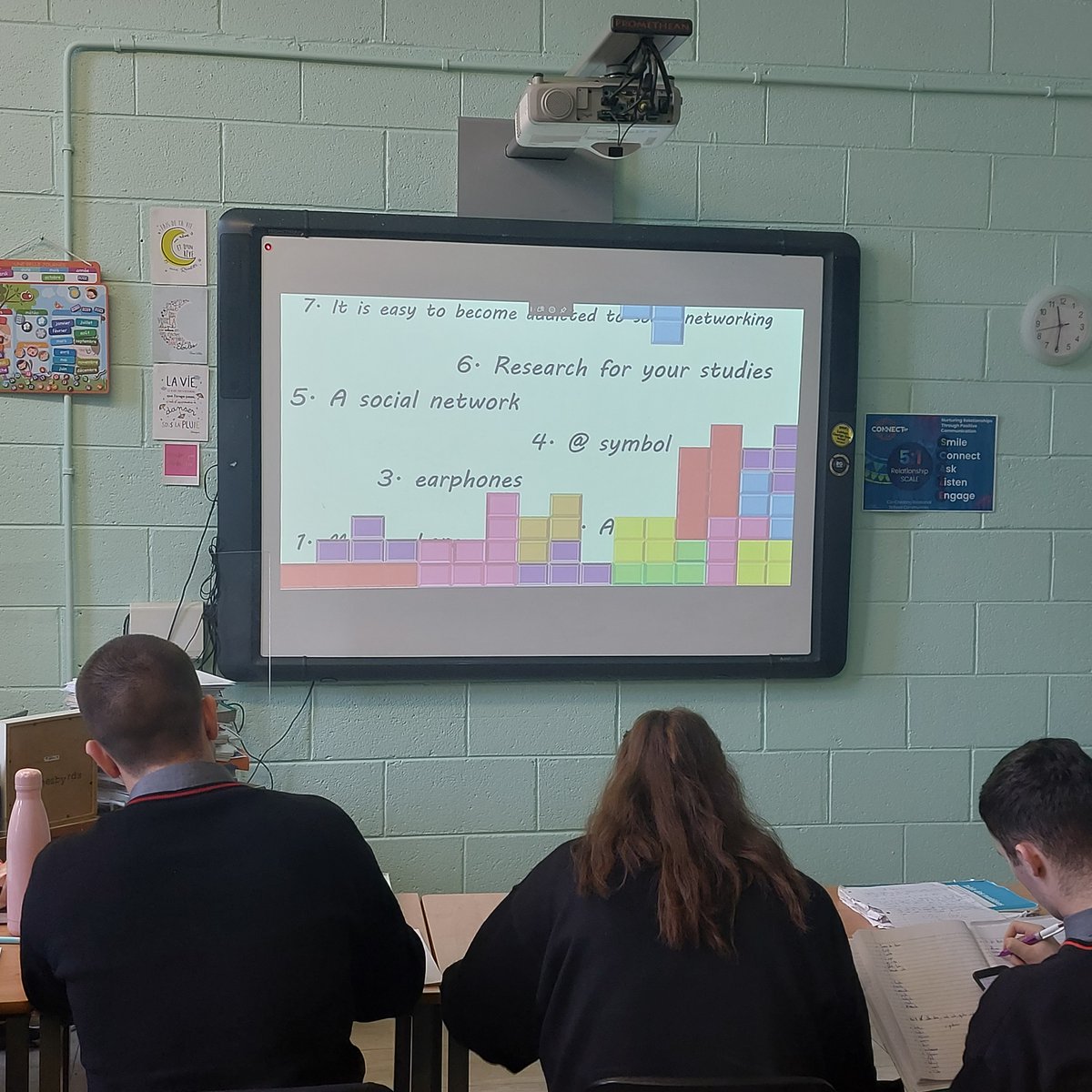 LearningLucanCC's tweet photo. Revising our vocabulary on la technologie using Tetris Translation. #activelearningLCC #FR_teachers_ie https://t.co/QWiEj3cjcl