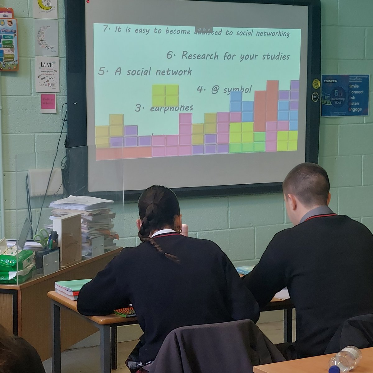 LearningLucanCC's tweet photo. Revising our vocabulary on la technologie using Tetris Translation. #activelearningLCC #FR_teachers_ie https://t.co/QWiEj3cjcl