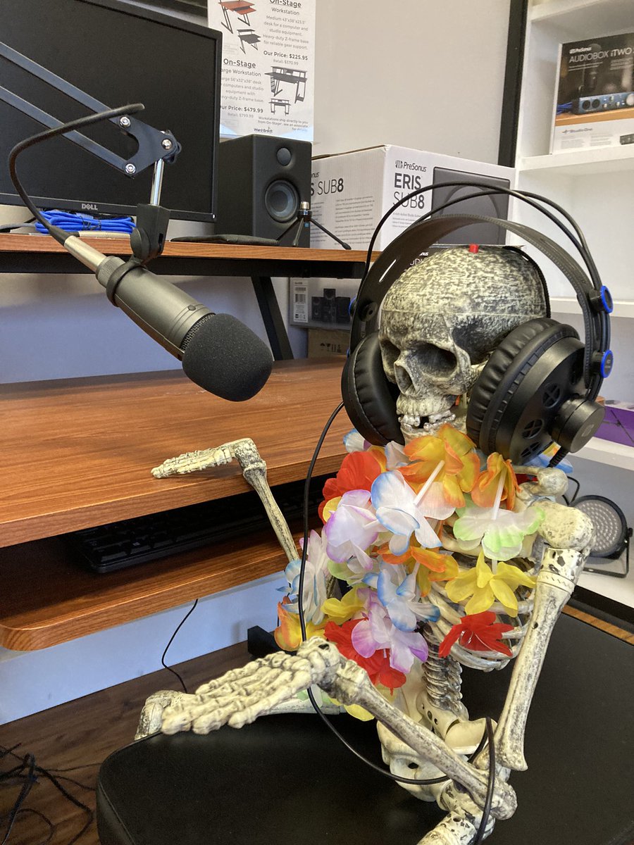 WardBrodtMusic's tweet image. Happy Halloween! 🎃 Skelly’s here to show everything you can test play in the store! Come see for yourself (and grab a Halloween goodie bag!)

#Halloween #musicstore #instrumentshop