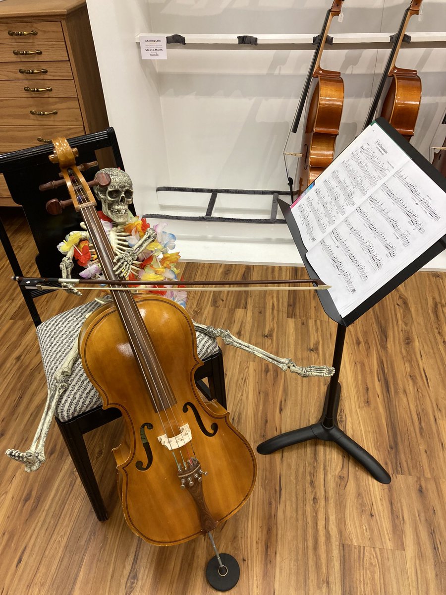 WardBrodtMusic's tweet image. Happy Halloween! 🎃 Skelly’s here to show everything you can test play in the store! Come see for yourself (and grab a Halloween goodie bag!)

#Halloween #musicstore #instrumentshop