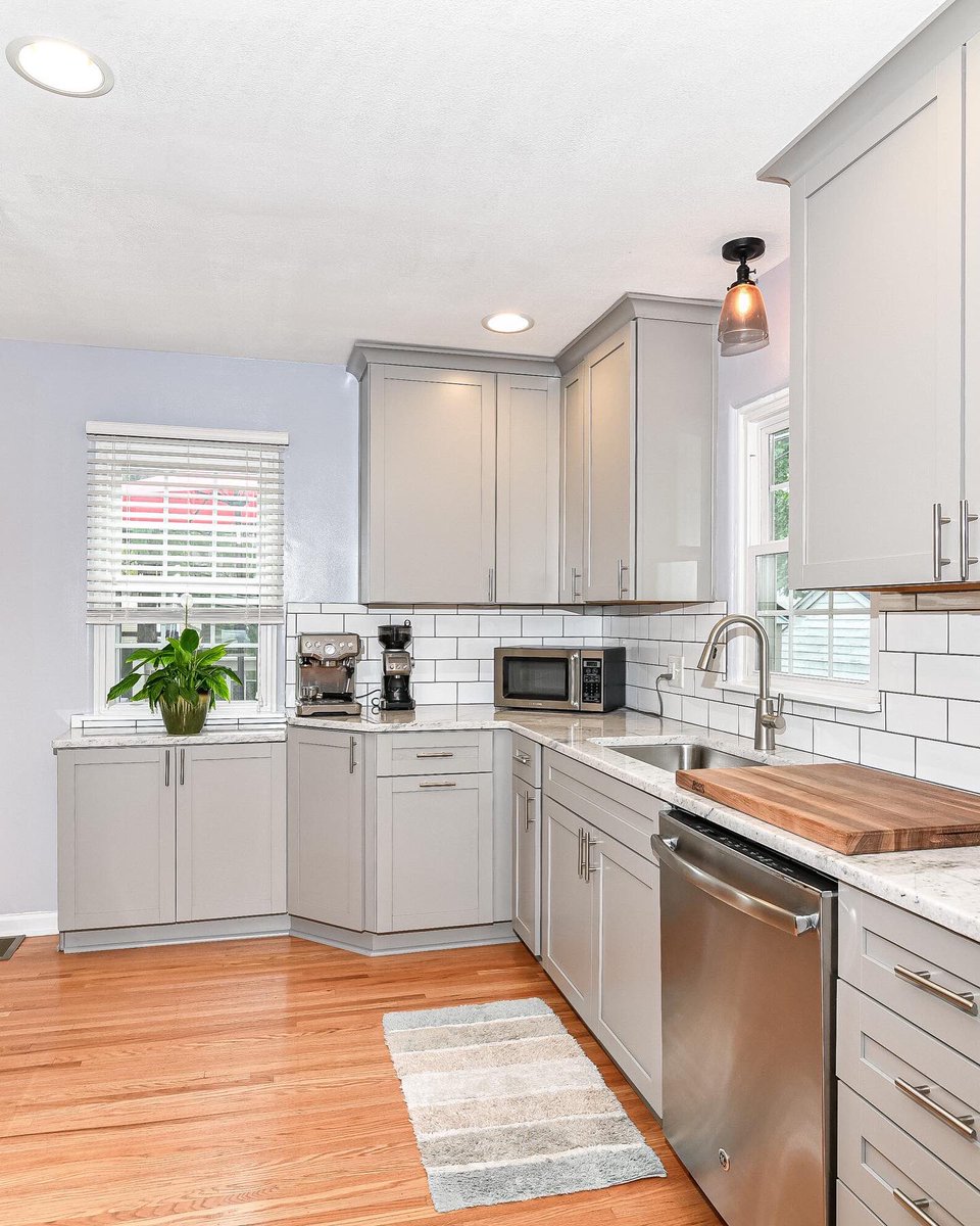 talktoTedO's tweet photo. Sold this home to a long-time client of mine 15 years ago. He did an amazing transformation to this North Kessler Manor bungalow. This home is a great example of why Indianapolis is such an affordable city to live. $272,500 for an immaculate home in a great location. https://t.co/xIdFxzZaYX