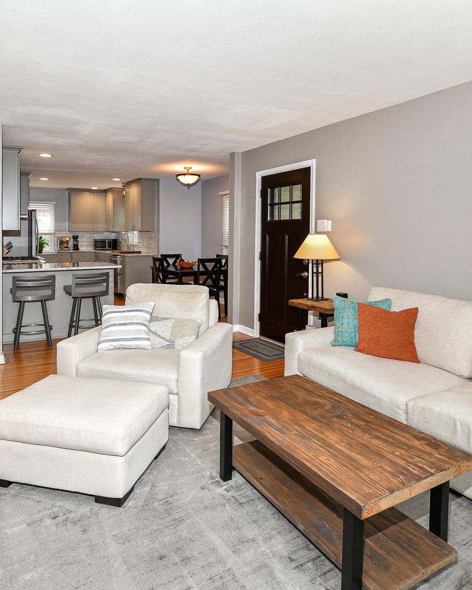 talktoTedO's tweet photo. Sold this home to a long-time client of mine 15 years ago. He did an amazing transformation to this North Kessler Manor bungalow. This home is a great example of why Indianapolis is such an affordable city to live. $272,500 for an immaculate home in a great location. https://t.co/xIdFxzZaYX