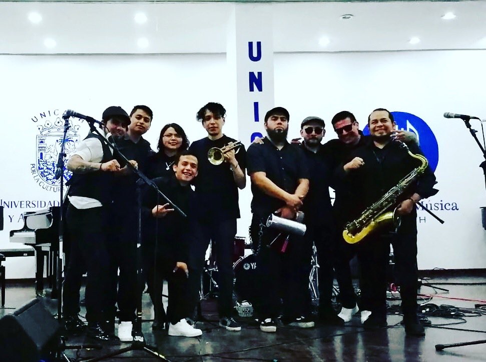master_crooks's tweet photo. ¡Termino nuestra aventura por Chiapas!
¡Un placer compartir nuestra música en el TAPAJAZZ 2022!
#mastercrooks #skaswing #skajazz #tapajazz #Chiapas #Tapachula https://t.co/I5RpkKLPuw