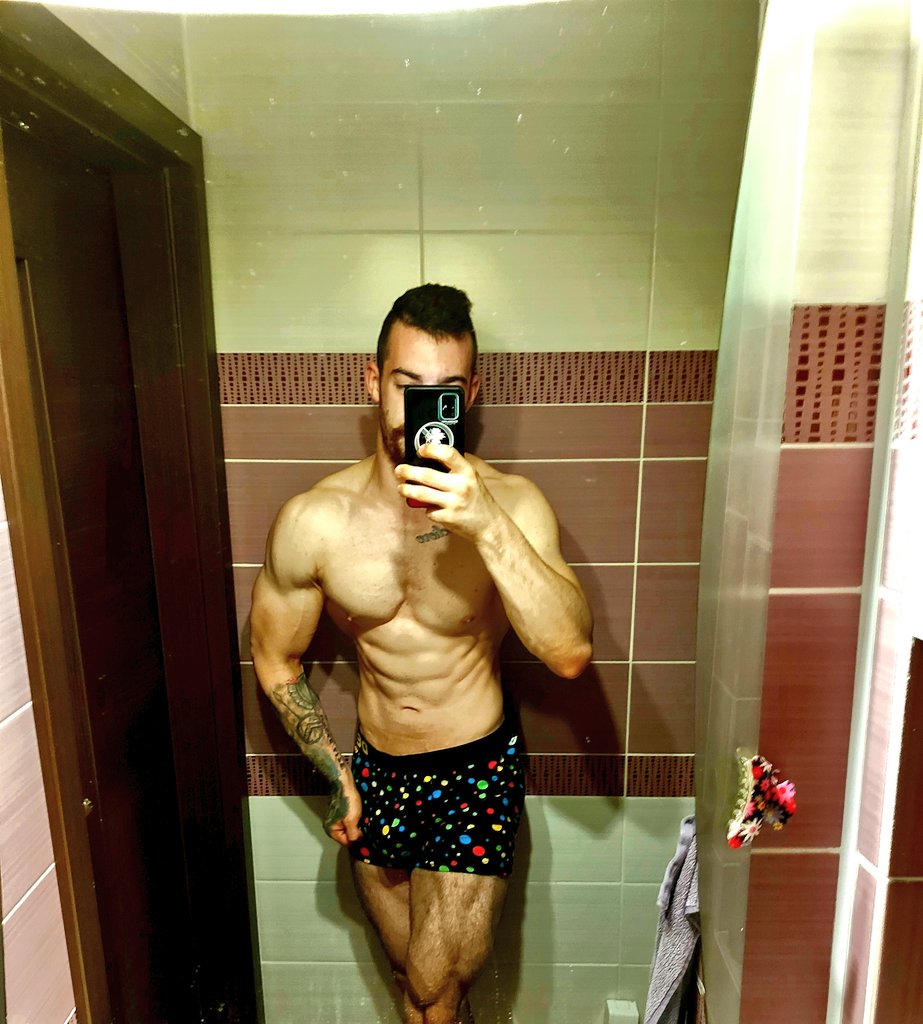 Patresstefanec's tweet photo. Doma tréning trochu zmena 🙈💩💩https://t.co/SaCkdnOeyI
#onlyfanspromo #legs #Homework #man #solo #arm #abs sry za zlú kvalitu 😮‍💨
#FitnessMotivation #FitnessIdols #MotivationMonday https://t.co/8u1ajxlJne