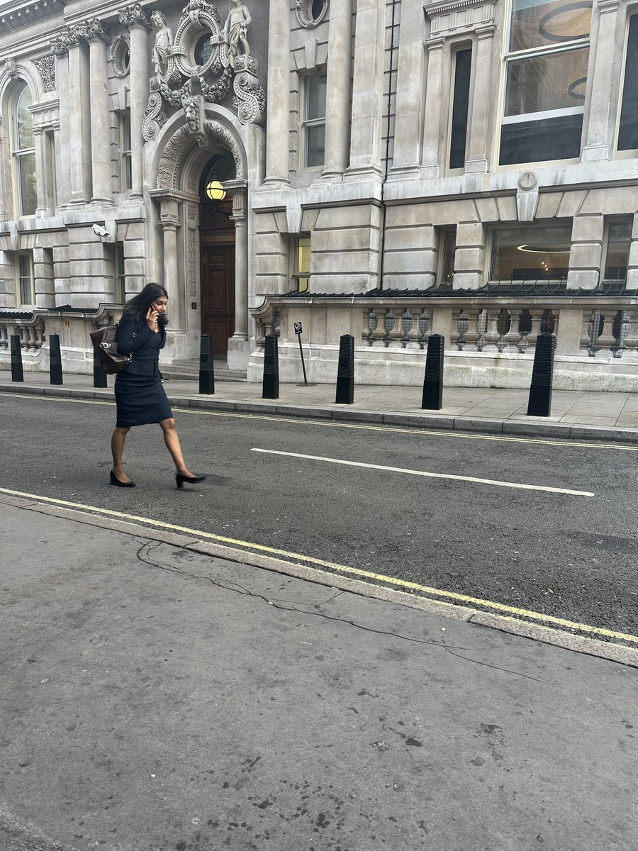 🚨🚨 Suella Braverman walking up whitehall