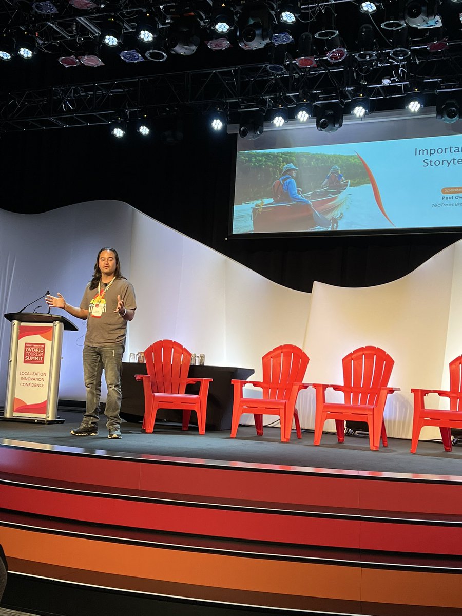 TIAOntario's tweet photo. Chef Paul Owl from #TreeTeasBrewing talks the power of storytelling - might be our tastiest session of the day!
Thanks to the culinary team at @DeerhurstResort for the bannock - paired perfectly with Cedar Wildberry Chai!
#OTS22 https://t.co/ggkmnJw4Ds