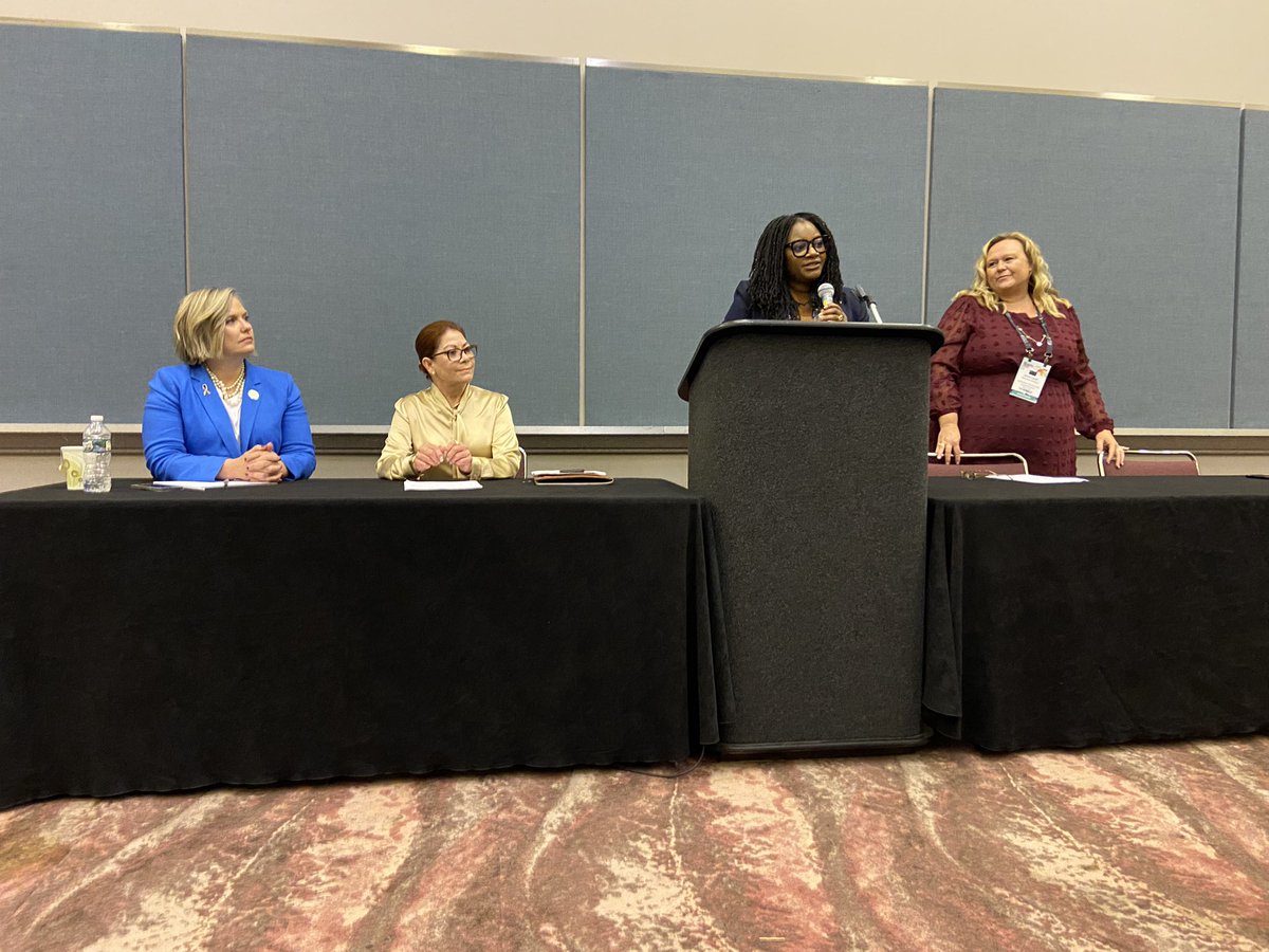 CaraDiMeo's tweet image. Awesome leader opening up the Womens NJPSA Leadership discussion at @njsba #workshop2022 @noyi