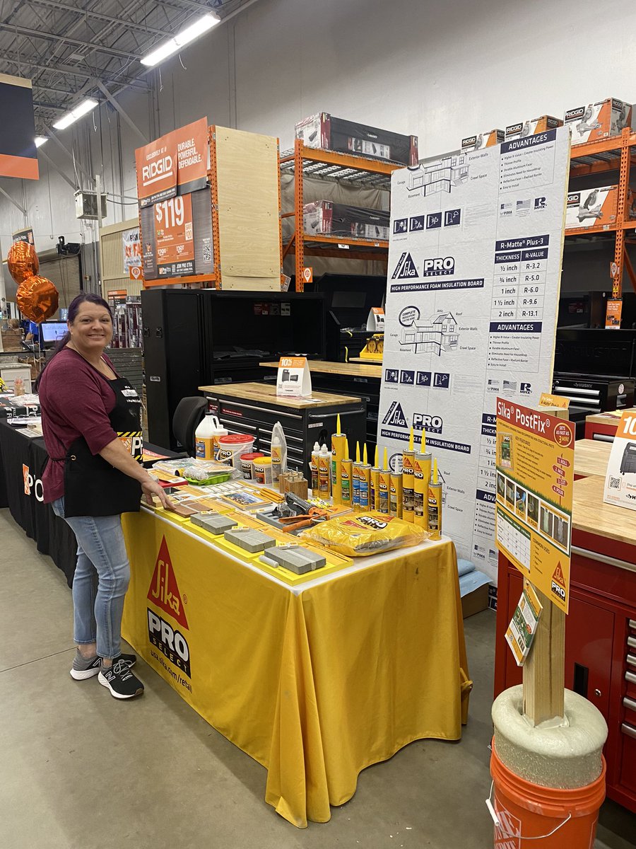 ShannonG386's tweet photo. I got pizza for the pros today at #HomeDepot 6369 in Fleming Island FL.  Stop by to grab some lunch and I can tell you all about the #Sika and #Rmax products we have. #SikaProSelect #Sikaflex #Sikabond #PRO #DIY #concreterepair https://t.co/AZsMxwAwBa
