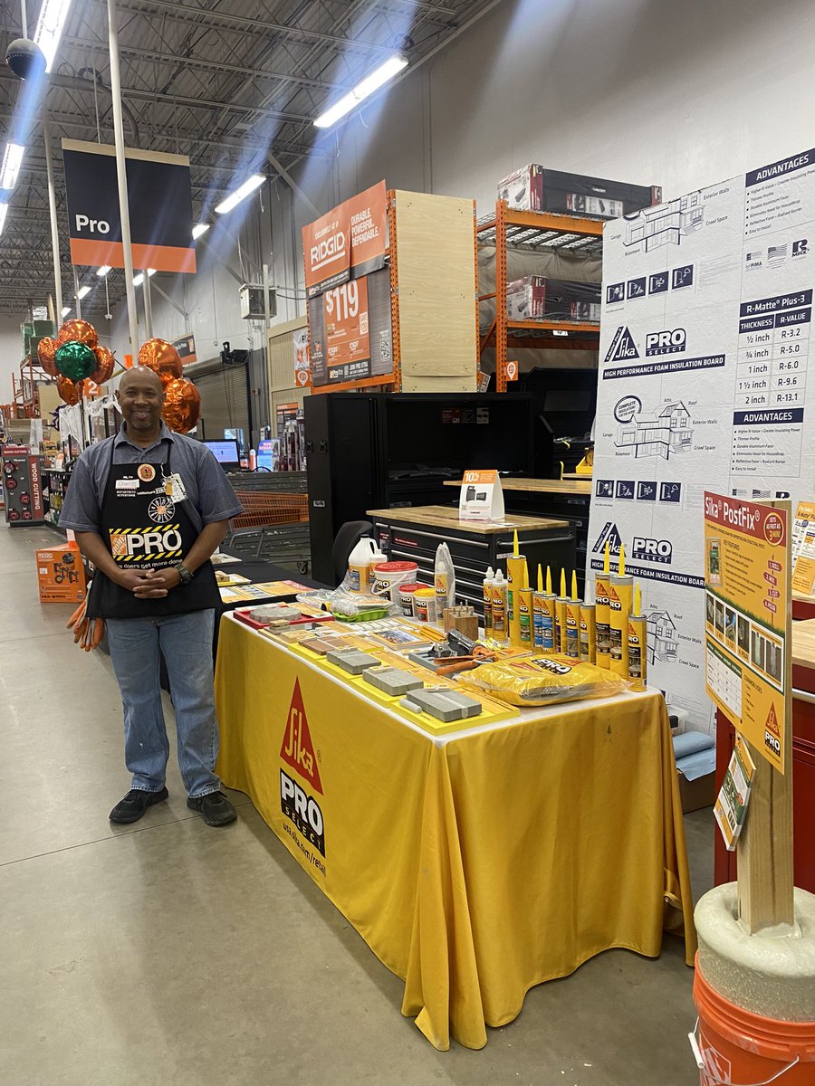 ShannonG386's tweet photo. I got pizza for the pros today at #HomeDepot 6369 in Fleming Island FL.  Stop by to grab some lunch and I can tell you all about the #Sika and #Rmax products we have. #SikaProSelect #Sikaflex #Sikabond #PRO #DIY #concreterepair https://t.co/AZsMxwAwBa