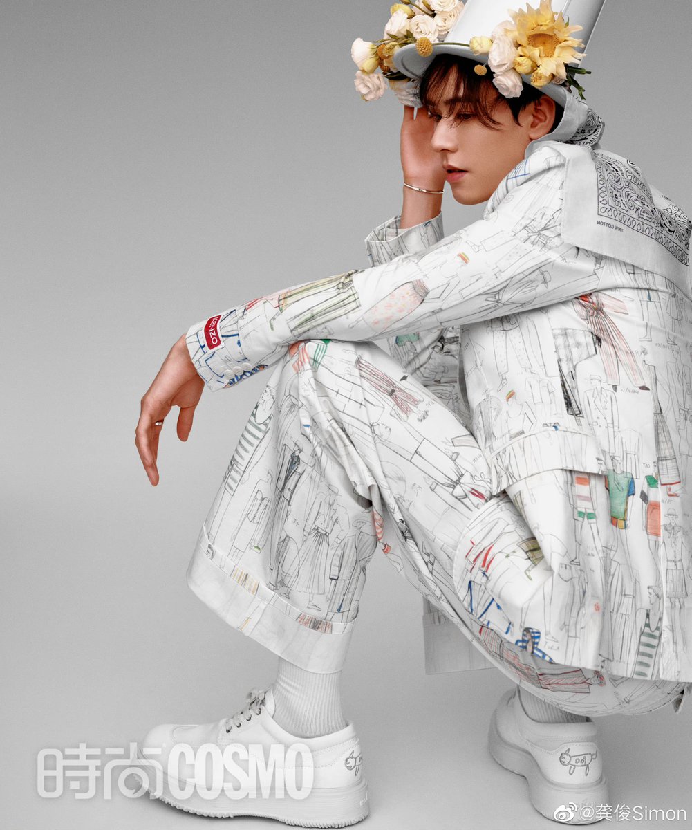 kenzo's tweet photo. Actor #GongJun for #Cosmopolitan China wearing the FW22 KENZO Sketch suit by @Nigoldeneye.

Photography by 刘颂 
Styling by 滕雪菲

#KENZONIGO https://t.co/pQLLUtq2HN