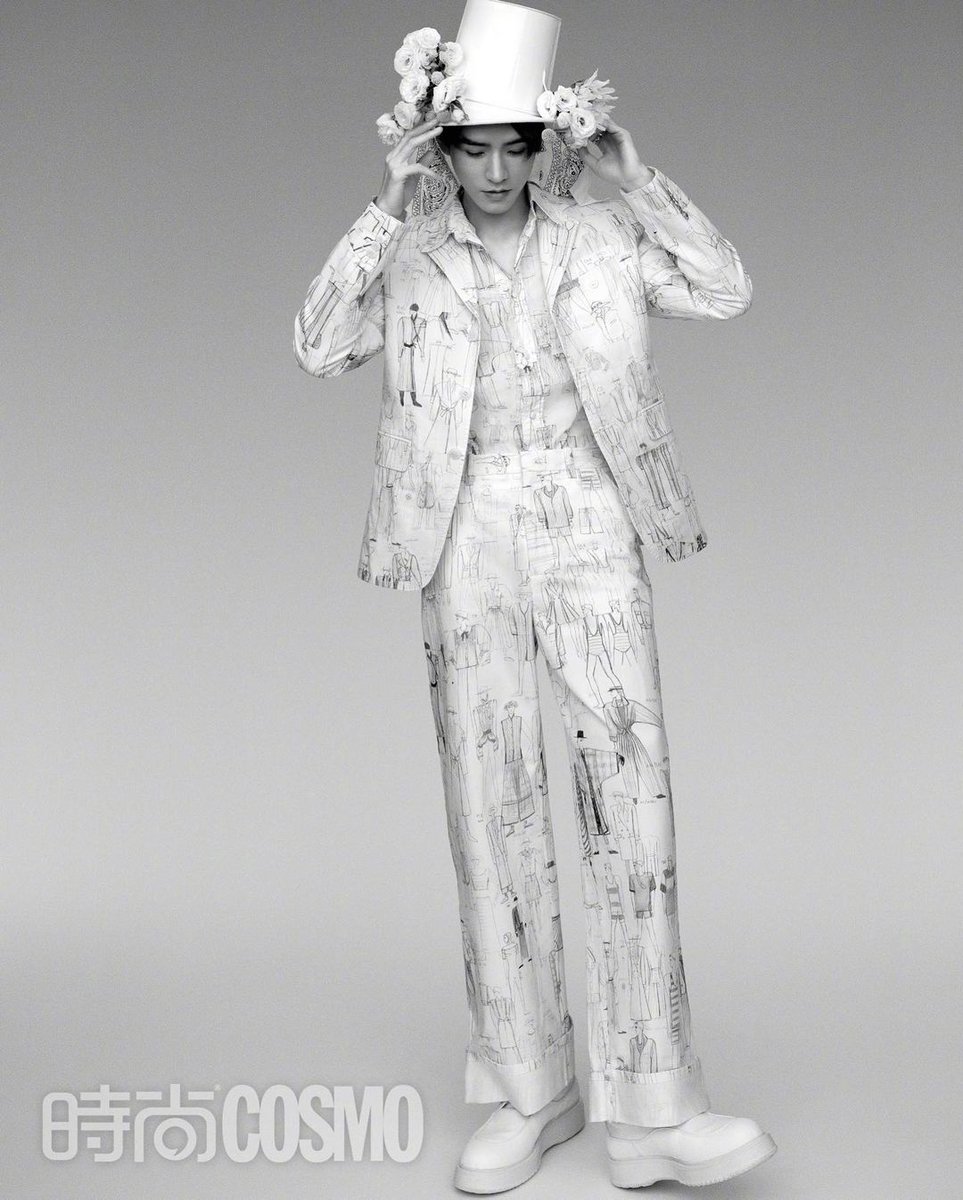 kenzo's tweet photo. Actor #GongJun for #Cosmopolitan China wearing the FW22 KENZO Sketch suit by @Nigoldeneye.

Photography by 刘颂 
Styling by 滕雪菲

#KENZONIGO https://t.co/pQLLUtq2HN