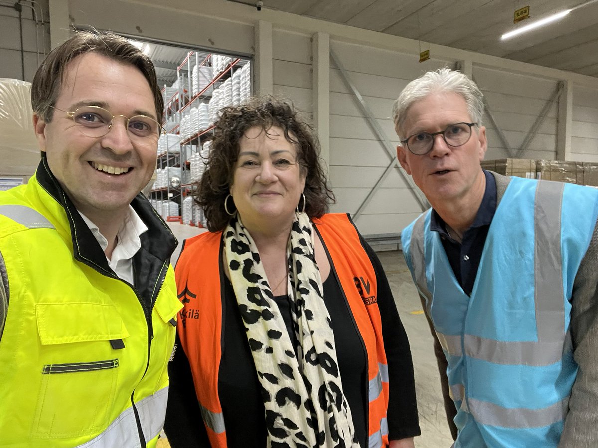 marckhagen's tweet photo. 🙏🏻 Zoals volksvertegenwoordigers behoren te zijn. 
🌱 Informeren wat een sector doet en hoe we invulling geven aan duurzaamheid. 
🫵🏻 Dank voor jullie bezoek! @lientje1967 @BoerBurgerB https://t.co/BrMjEMGyRG