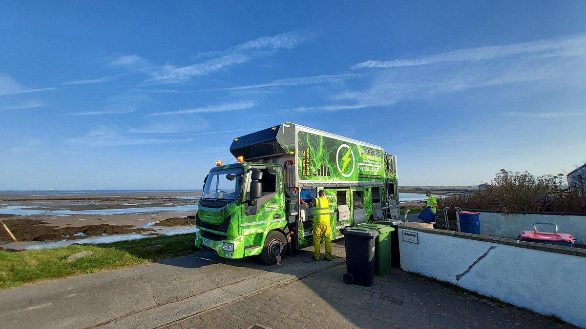 Following the successful trials with the local authority on Anglesey, the first orders for the all-electric #KerbloaderEV ⚡ have now come in. Find out how it all went in this article: bit.ly/3yp7YKb

#TerbergMatecUK #electricvehicle #foodwaste #wastemanagement
