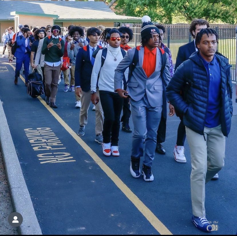 BobEdwards64's tweet photo. Niggas got suits on and shi that’s all I got ta say
Oh yeah fuck manual 
Fuck Zeek
Fuck CJ
Fuck Guy
Fuck Jeremiah
I Fucked half the manual whores
Fuck Adrian
Fuck erbody mama in es pic to   #roastmas https://t.co/a6NyFW9cJI
