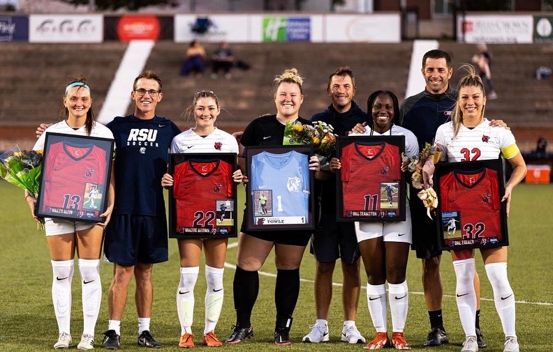 rsuwsoccer's tweet photo. This team, these seniors💙❤️⚽️
#NoLimits https://t.co/F1UEugXEdj