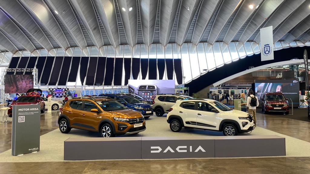 MotorArisa's tweet photo. ¡Broche final a un VIII Salón del Automóvil de Canarias!⚡ Cuatro días intensos en un evento único que ha reunido lo más novedoso del sector y que ha vuelto a convertirse en un referente en Canarias. ¡Gracias a todos los asistentes por acompañarnos! #Renault #Dacia #MotorArisa https://t.co/2gy7v4haKL