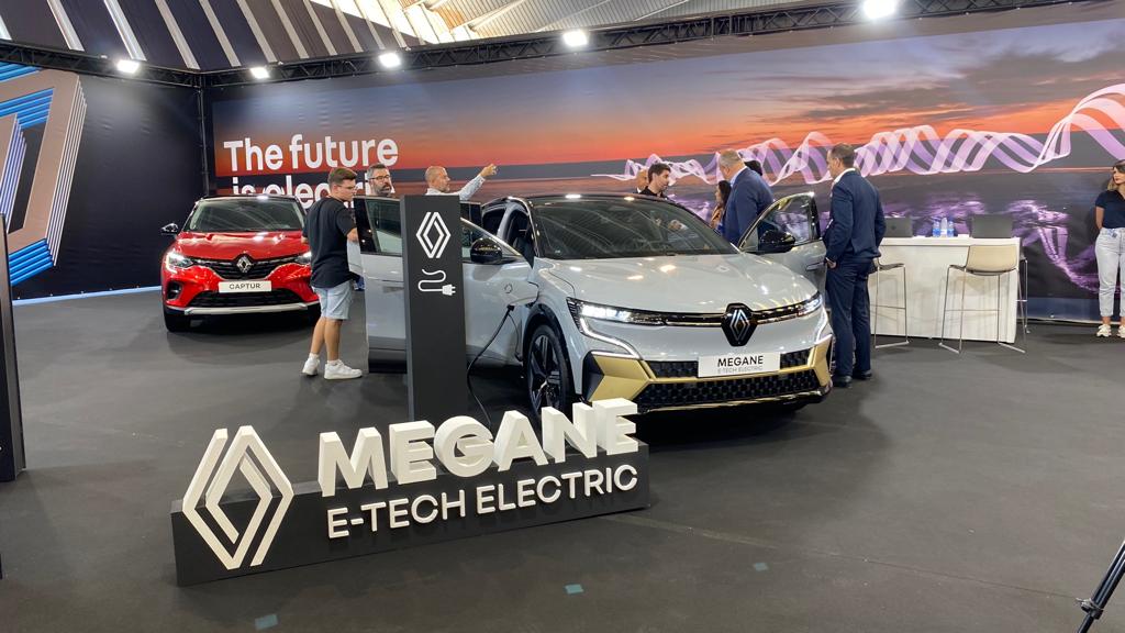 MotorArisa's tweet photo. ¡Broche final a un VIII Salón del Automóvil de Canarias!⚡ Cuatro días intensos en un evento único que ha reunido lo más novedoso del sector y que ha vuelto a convertirse en un referente en Canarias. ¡Gracias a todos los asistentes por acompañarnos! #Renault #Dacia #MotorArisa https://t.co/2gy7v4haKL
