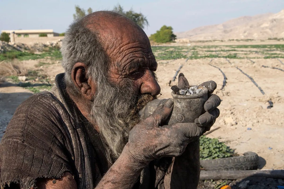 The 'World's dirtiest man' Amou Haji who last showered 65 years ago and lived on a diet of raw animal meat and a pack of cigarettes a day. passed away at 94. He believed soap & water would make him sick. 🙏🏾🕊