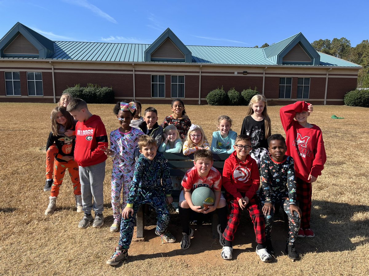 Edenfield3rd's tweet photo. Red Ribbon Week! Follow your Dreams Now and Later @NHE_HCS @MickiFoster  #RRW2022 https://t.co/5tzFCY2d9B