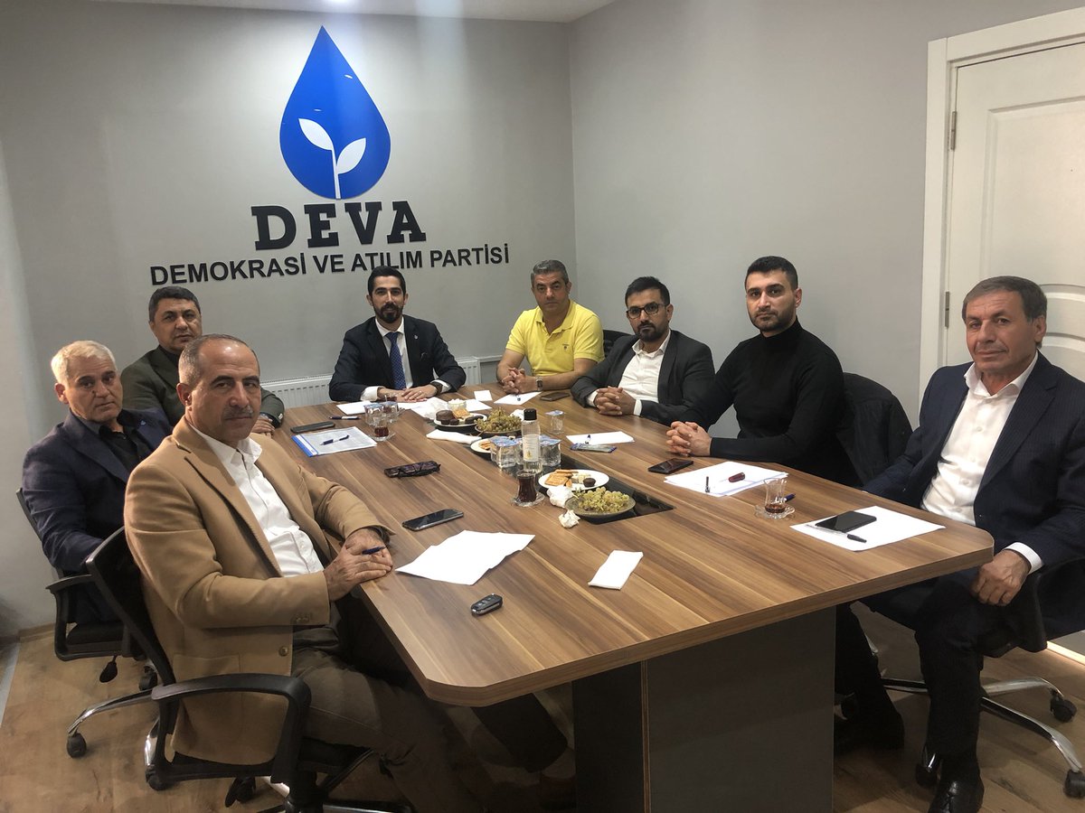 mujdeci_melik's tweet photo. Teşkilattan sorumlu İl Başkan Yardımcımız ile Merkez, Kozluk, Beşiri, Sason, Gercüş ve Hasankeyf İlçe Başkanlarımız ile verimli bir Genel Değerlendirme ve İstişare toplantısı icra ettik. @KavsutVefa @YilmazSehmus @baz_sirin @abk72abk @veyseltekin72 @mehmeteminilik @diclelife https://t.co/c1A1CYvBhx