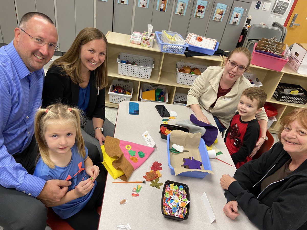 ablaine_cv's tweet photo. Welcome Port Dickinson Pre-K families for some crafts, a scavenger hunt, and fun! @CVCSDWarriors @kbullock13 @ebullock30 @VictoriaTShea https://t.co/MPHUmWRsiZ