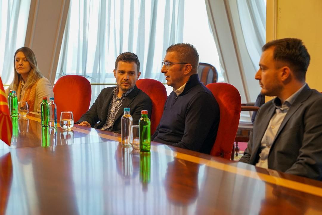 MickoskiHM's tweet photo. На денешната средба со претставници на @NDI во Македонија, разговаравме за актуелната политичка и економска состојба во Македонија.
Воедно, упативме и благодарност за континуираната поддршка која ја дава на ВМРО-ДПМНЕ во јакнење на капацитетите на партијата. https://t.co/VEaxLEtBEu