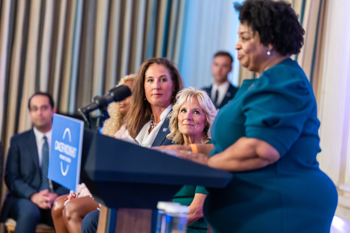 FLOTUS46Archive's tweet photo. Tamika, by sharing your journey with cervical cancer at the White House, you are helping women everywhere feel less alone. 

Thank you for your courage and for all you are doing to help others access the care they need. #CancerMoonshot https://t.co/q2bREDI381