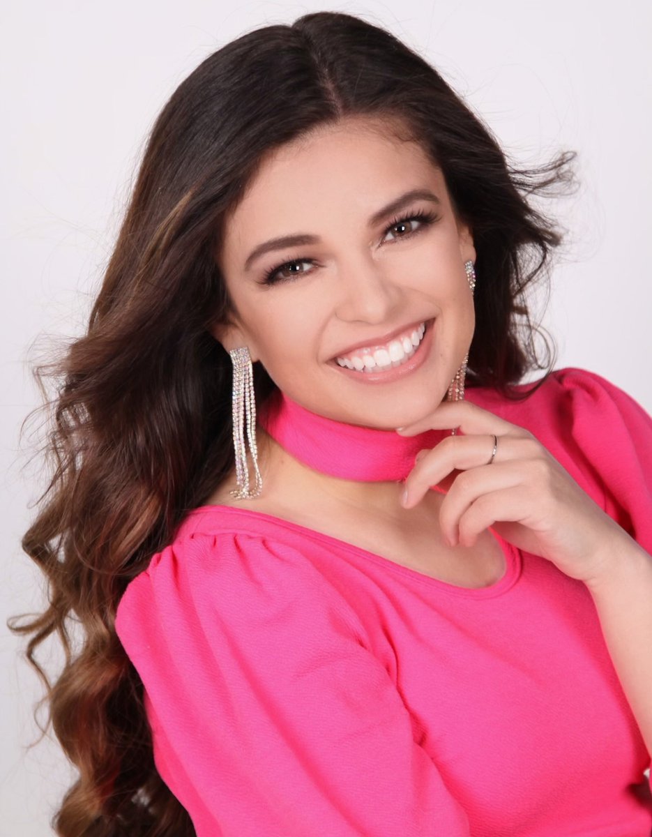 Gabriela Ulloa here, I am thrilled to be Miss Zion! 

💛Utah is my home state.

💛I attend Utah Valley University. 

💛I am Peruvian and advocate for celebrating cultural diversity! 

💛I love the outdoors, figure skating, and sour gummy worms. 

#misszion #missutah #missamerica