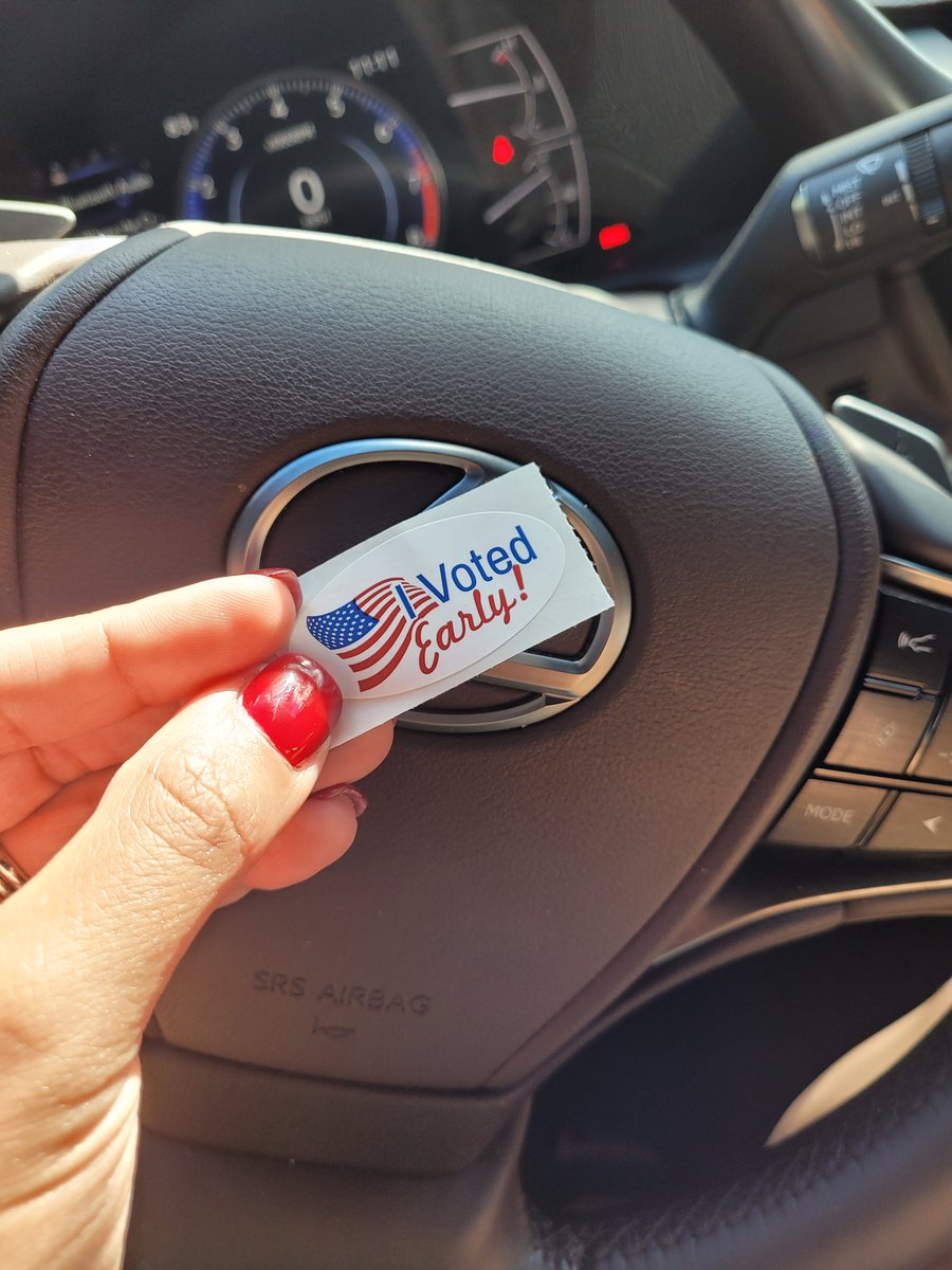itsThaisD's tweet photo. I voted for @valdemings and @CharlieCrist today. https://t.co/dc5TvabKCY