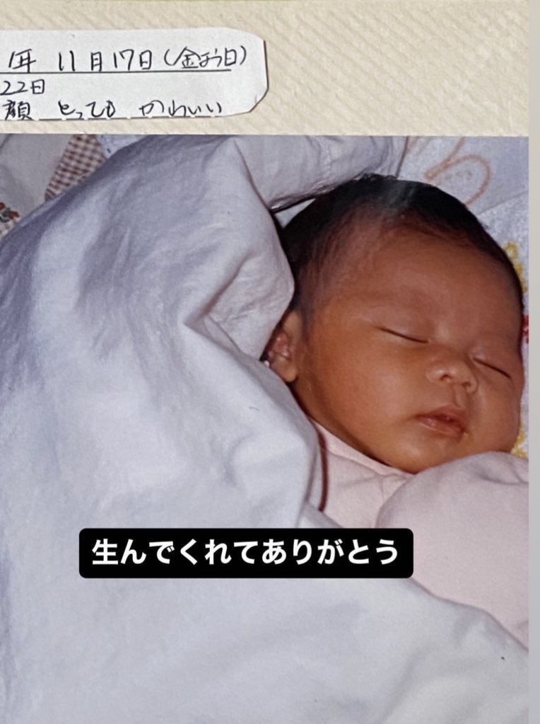 YUTAMYANMAR's tweet photo. Thanks for being born YUTA 💛

#LikeAButterflyYUTA
#HAPPYYUTADAY
#中本悠太くん日本の誇りだよ
#나비처럼_날아온_10월의_유타 https://t.co/7W57thq5dN