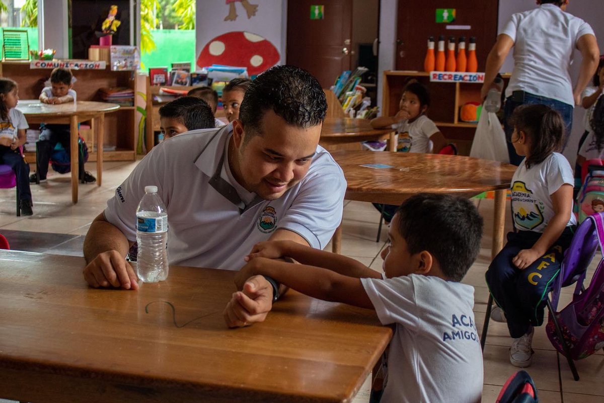 AmigosForChrist's tweet image. We&apos;re taking notes from our Accounting Team. They recently took a break from crunching numbers and went on a trip to the Amigos Academy to spend time with the students learning, playing, and just being, juntos. 

#PeopleOverProgress #TransformingLife #ChristMoreVisible