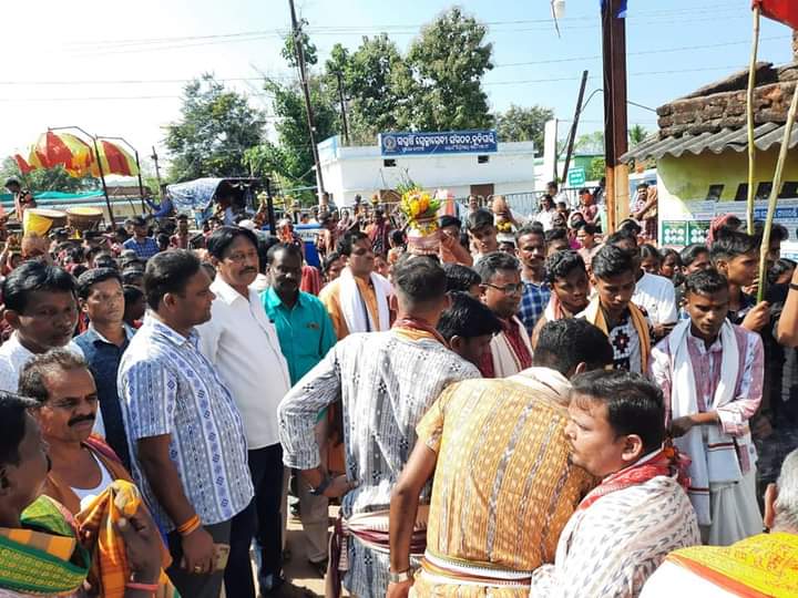 BJP_BHATLI's tweet photo. ମୋର ନିର୍ବାଚନ ମଣ୍ଡଳୀ ଭଟଲି ଅନ୍ତର୍ଗତ ସୋହେଲା ବ୍ଳକର କୁଚ���ପାଲି ଗ୍ରାମରେ ଆୟୋଜିତ ପ୍ରସିଦ୍ଧ କାଳୀପୂଜା ଅବସରରେ ଆୟୋଜିତ କଳସ ଶୋଭାଯାତ୍ରାରେ ସାମିଲ ହେବାର ସୌଭାଗ୍ଯ ପ୍ରାପ୍ତ କଲି । https://t.co/GKIhsbbcuo