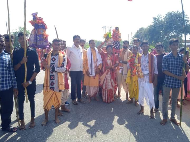 BJP_BHATLI's tweet photo. ମୋର ନିର୍ବାଚନ ମଣ୍ଡଳୀ ଭଟଲି ଅନ୍ତର୍ଗତ ସୋହେଲା ବ୍ଳକର କୁଚ���ପାଲି ଗ୍ରାମରେ ଆୟୋଜିତ ପ୍ରସିଦ୍ଧ କାଳୀପୂଜା ଅବସରରେ ଆୟୋଜିତ କଳସ ଶୋଭାଯାତ୍ରାରେ ସାମିଲ ହେବାର ସୌଭାଗ୍ଯ ପ୍ରାପ୍ତ କଲି । https://t.co/GKIhsbbcuo